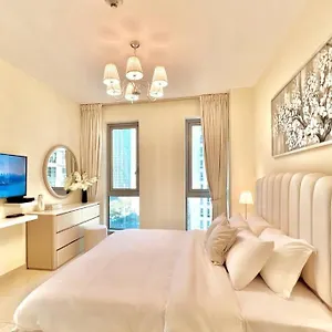 In Downtown Dubai, 3min Walk To Burj Khalifa & Mall Apartment